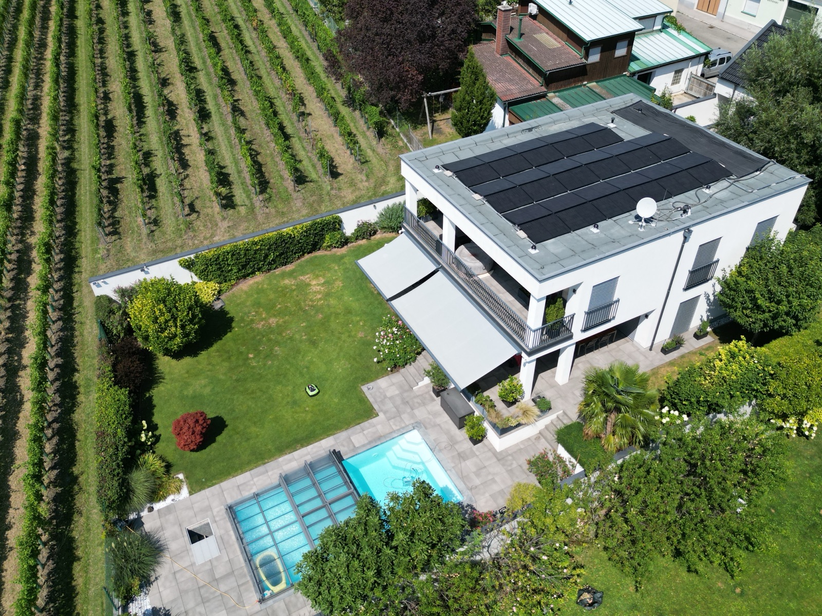 Großflächige Solaranlage